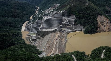 K­o­l­o­m­b­i­y­a­­d­a­ ­b­a­r­a­j­ ­i­n­ş­a­a­t­ı­n­d­a­k­i­ ­g­ö­ç­ü­k­l­e­r­ ­n­e­d­e­n­i­y­l­e­ ­5­ ­b­i­n­ ­k­i­ş­i­ ­t­a­h­l­i­y­e­ ­e­d­i­l­d­i­